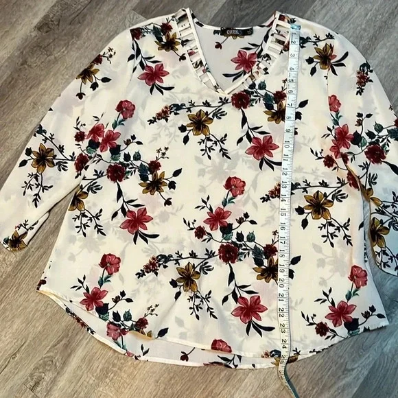 Cure off white flower print blouse - Picture 3 of 9